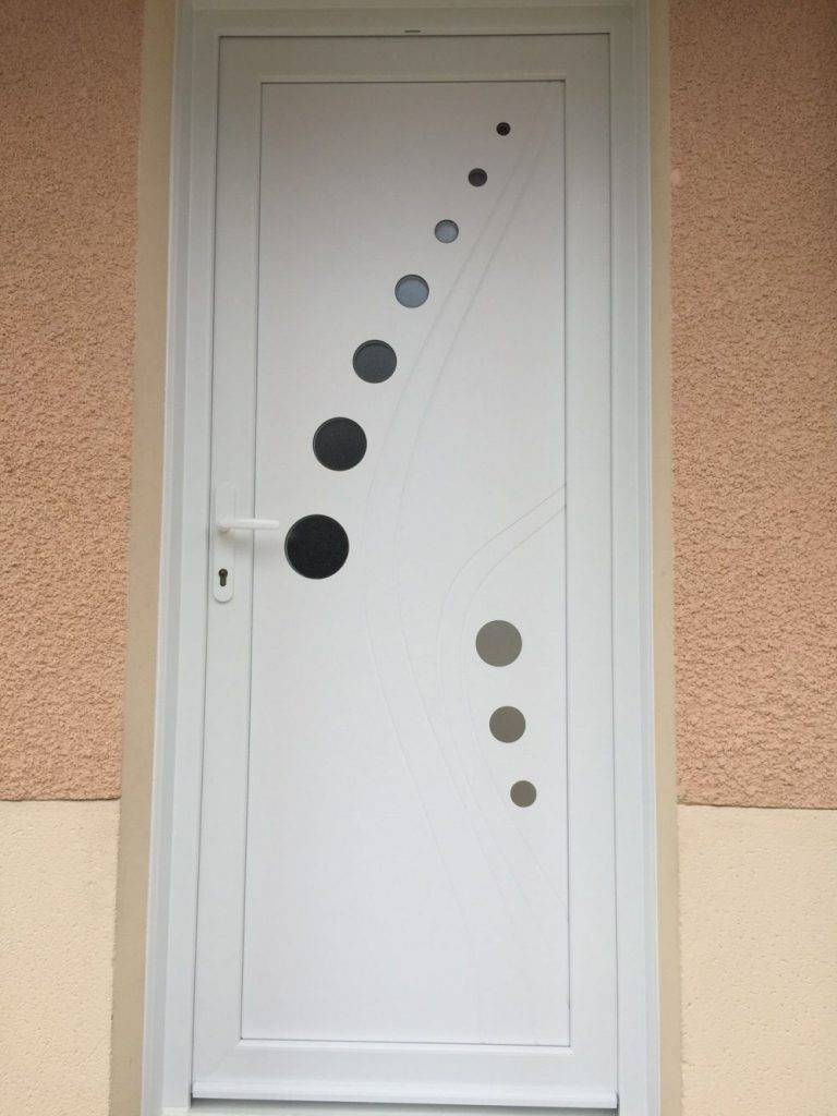 Porte d'entrée moderne