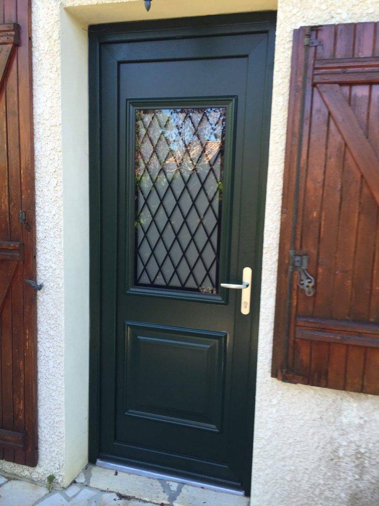 Porte d'entrée noire