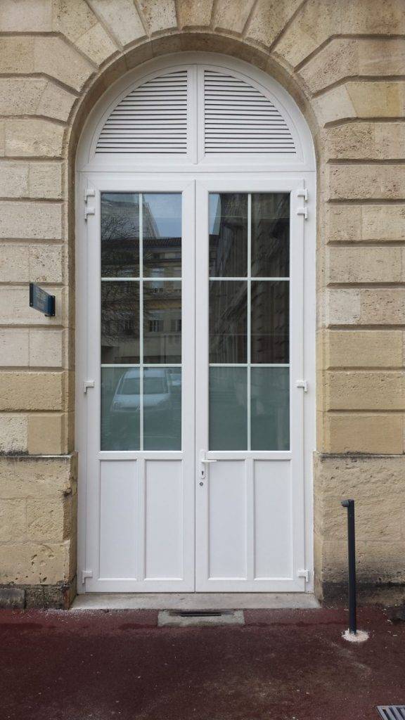 Porte d'entrée carreaux blanc